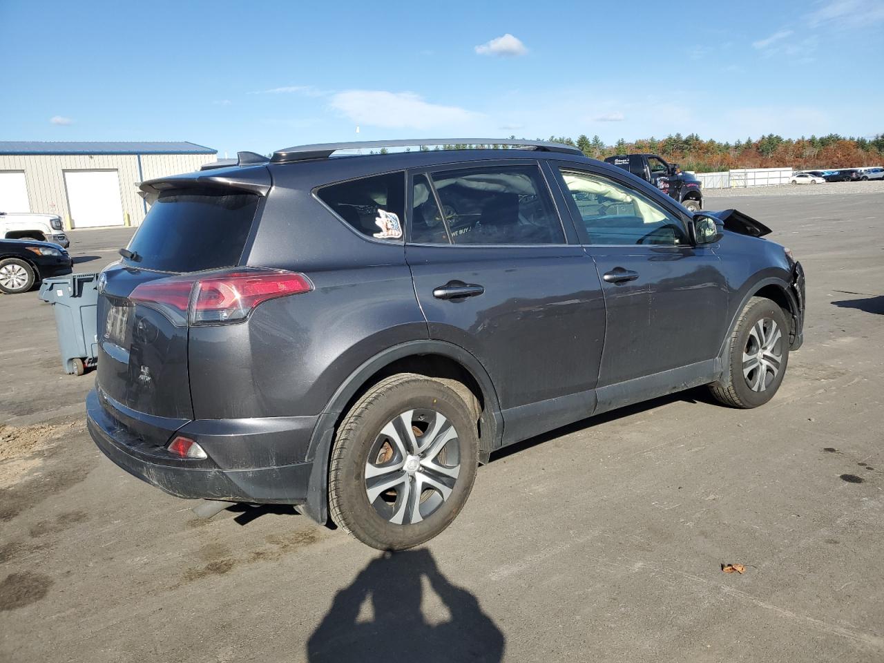 2017 TOYOTA RAV 4 — VIN JTMBFREV8HJ151111 — photo 3